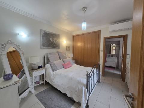 Moradia Tradicional Térrea 3 quartos e piscina