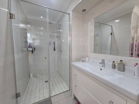 Moradia Tradicional Térrea 3 quartos e piscina