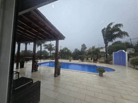 Moradia Tradicional Térrea 3 quartos e piscina