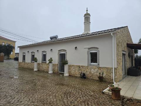 Moradia Tradicional Térrea 3 quartos e piscina