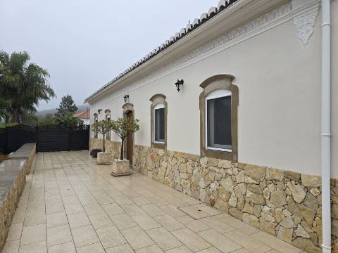 Moradia Tradicional Térrea 3 quartos e piscina