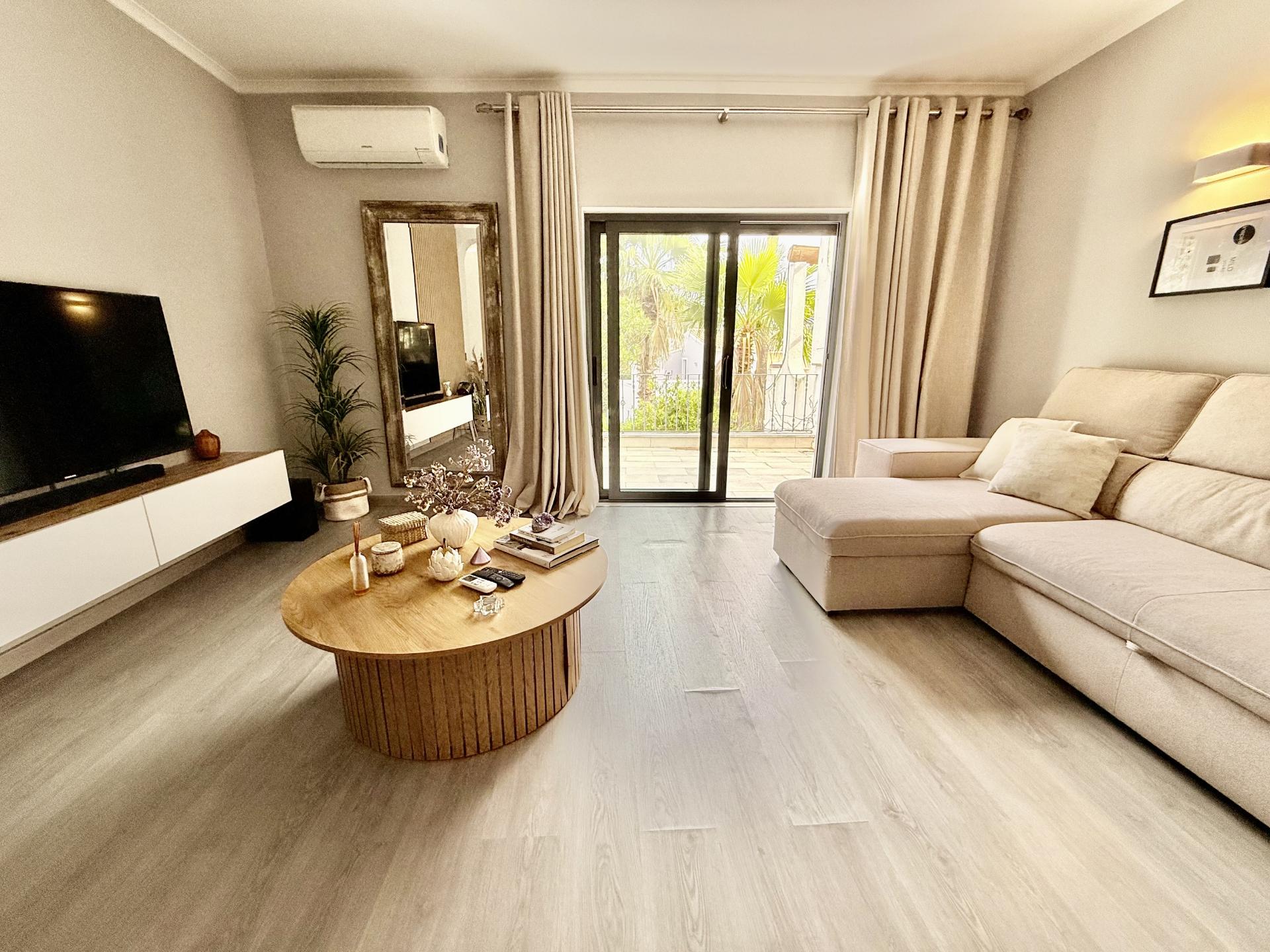 Elegante Moradia Familiar com Espaço Exterior a Minutos de Loulé