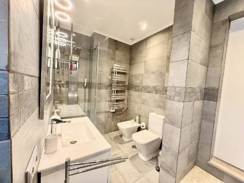 Elegante Moradia Familiar com Espaço Exterior a Minutos de Loulé