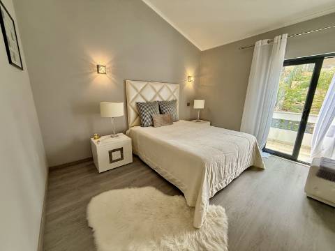 Elegante Moradia Familiar com Espaço Exterior a Minutos de Loulé