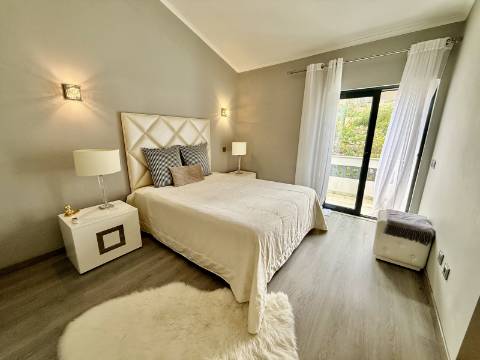 Elegante Moradia Familiar com Espaço Exterior a Minutos de Loulé