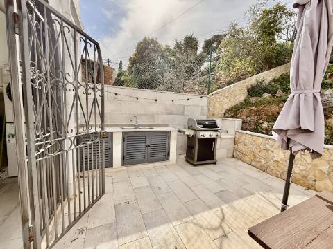 Elegante Moradia Familiar com Espaço Exterior a Minutos de Loulé