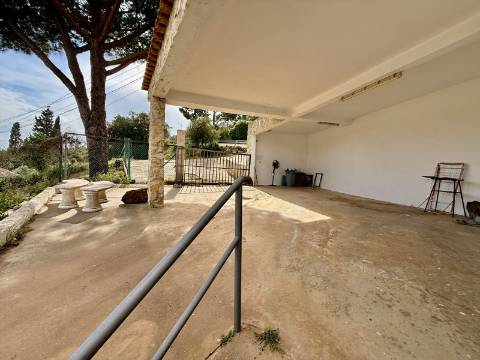 Elegante Moradia Familiar com Espaço Exterior a Minutos de Loulé