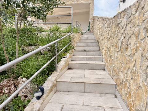 Elegante Moradia Familiar com Espaço Exterior a Minutos de Loulé