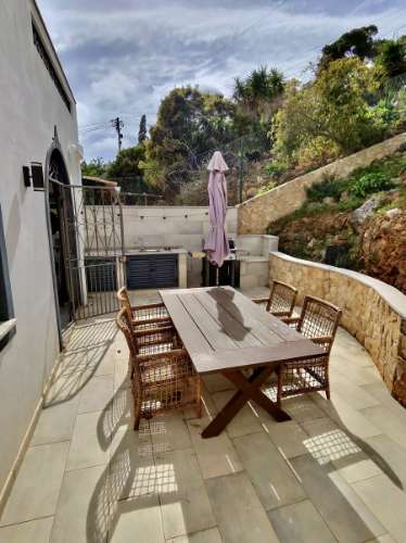 Elegante Moradia Familiar com Espaço Exterior a Minutos de Loulé