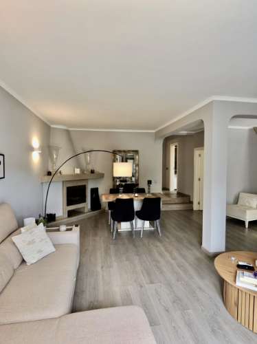 Elegante Moradia Familiar com Espaço Exterior a Minutos de Loulé