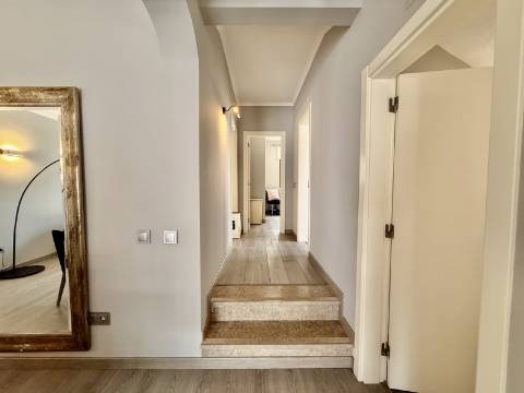 Elegante Moradia Familiar com Espaço Exterior a Minutos de Loulé