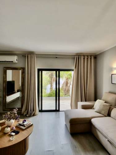 Elegante Moradia Familiar com Espaço Exterior a Minutos de Loulé