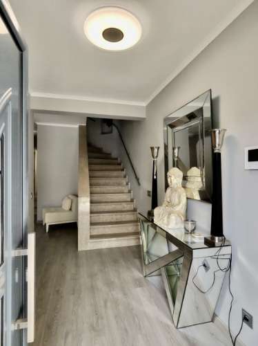 Elegante Moradia Familiar com Espaço Exterior a Minutos de Loulé