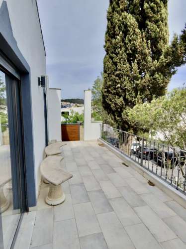 Elegante Moradia Familiar com Espaço Exterior a Minutos de Loulé