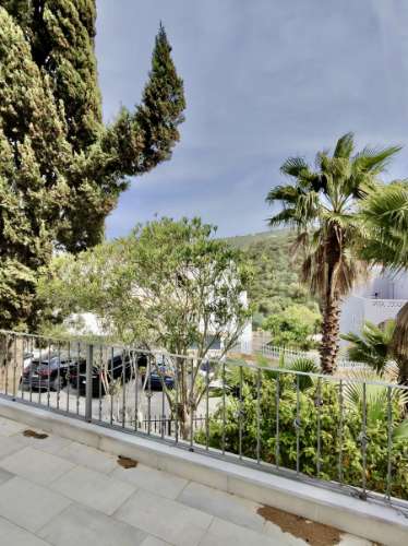 Elegante Moradia Familiar com Espaço Exterior a Minutos de Loulé