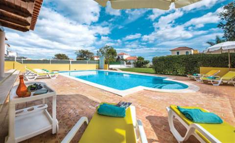 EXCLUSIVIDADE Moradia 4 quartos com piscina e garagem e furo.