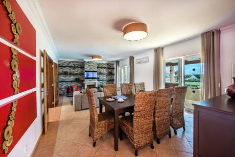 EXCLUSIVIDADE Moradia 4 quartos com piscina e garagem e furo.