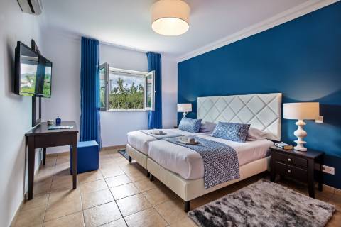 EXCLUSIVIDADE Moradia 4 quartos com piscina e garagem e furo.