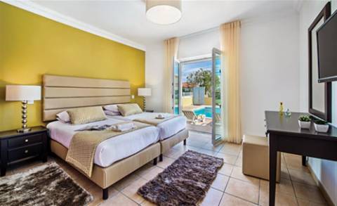 EXCLUSIVIDADE Moradia 4 quartos com piscina e garagem e furo.