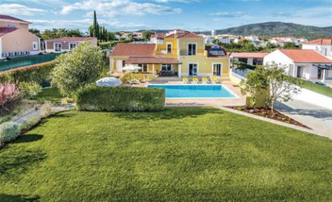 EXCLUSIVIDADE Moradia 4 quartos com piscina e garagem e furo.