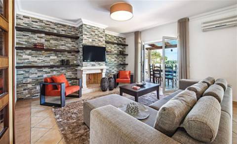 EXCLUSIVIDADE Moradia 4 quartos com piscina e garagem e furo.