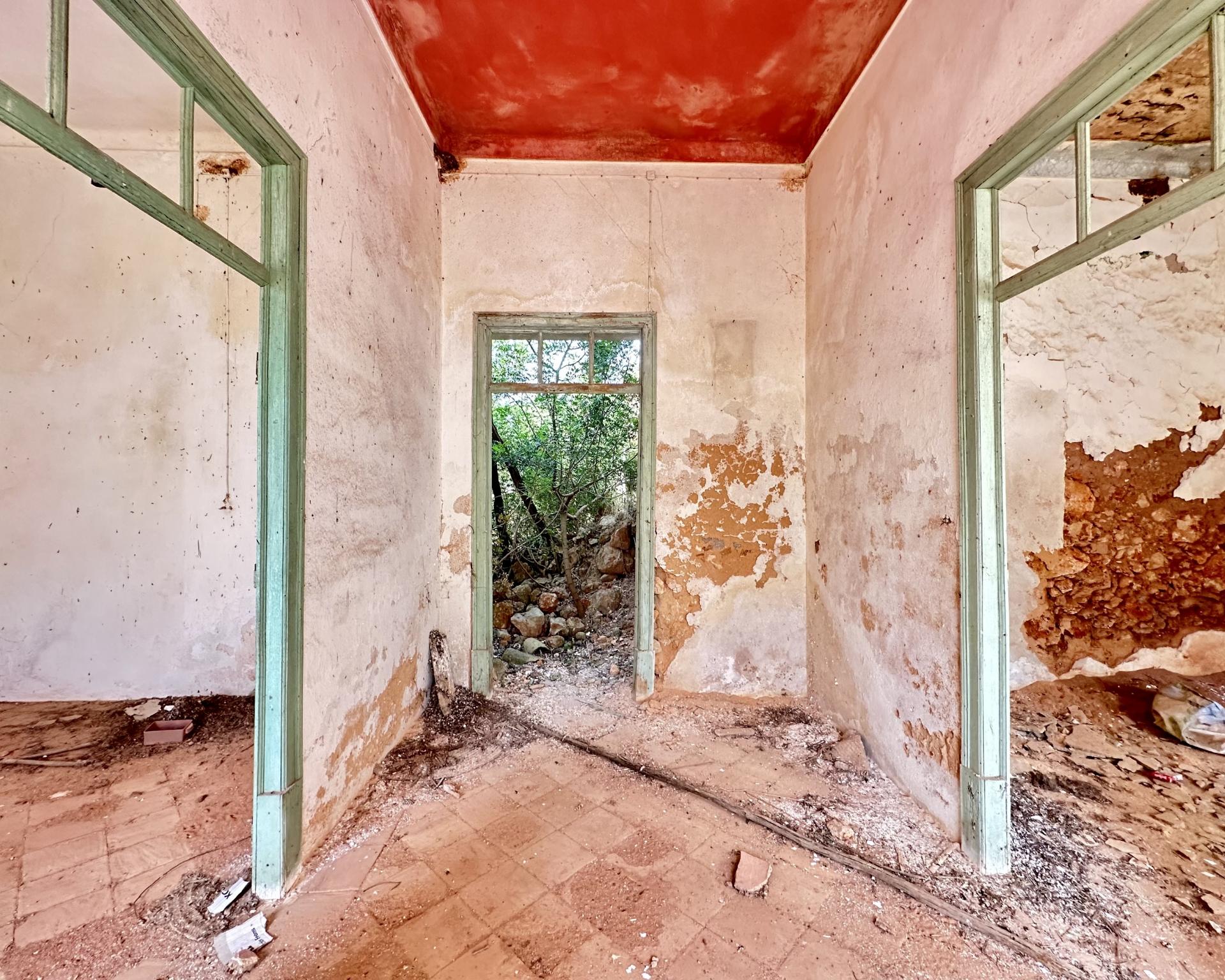 Casa tradicional para renovar I 352 m2 I 3,250 m2 de terrenoI Querença, Loulé