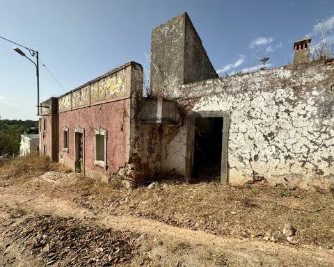 Casa tradicional para renovar I 352 m2 I 3,250 m2 de terrenoI Querença, Loulé