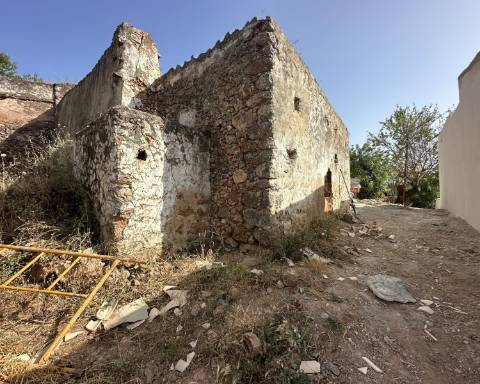 Casa tradicional para renovar I 352 m2 I 3,250 m2 de terrenoI Querença, Loulé