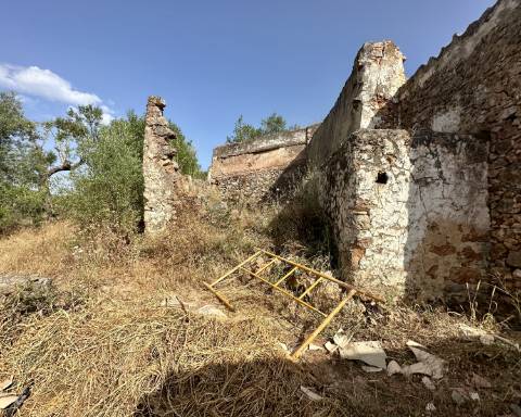 Casa tradicional para renovar I 352 m2 I 3,250 m2 de terrenoI Querença, Loulé