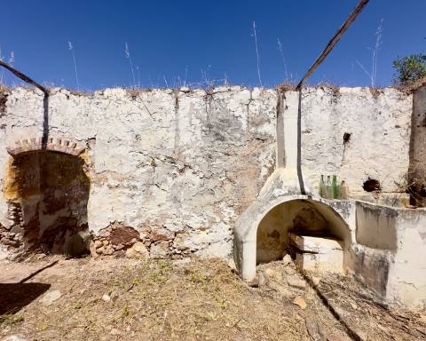 Casa tradicional para renovar I 352 m2 I 3,250 m2 de terrenoI Querença, Loulé