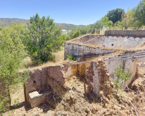 Casa tradicional para renovar I 352 m2 I 3,250 m2 de terrenoI Querença, Loulé