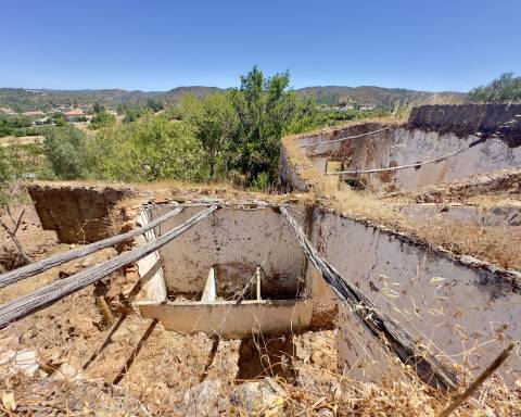 Casa tradicional para renovar I 352 m2 I 3,250 m2 de terrenoI Querença, Loulé