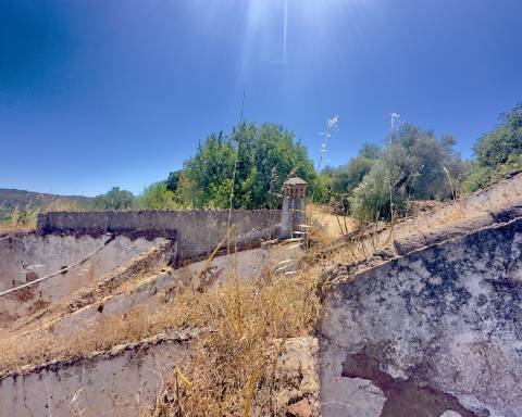Casa tradicional para renovar I 352 m2 I 3,250 m2 de terrenoI Querença, Loulé