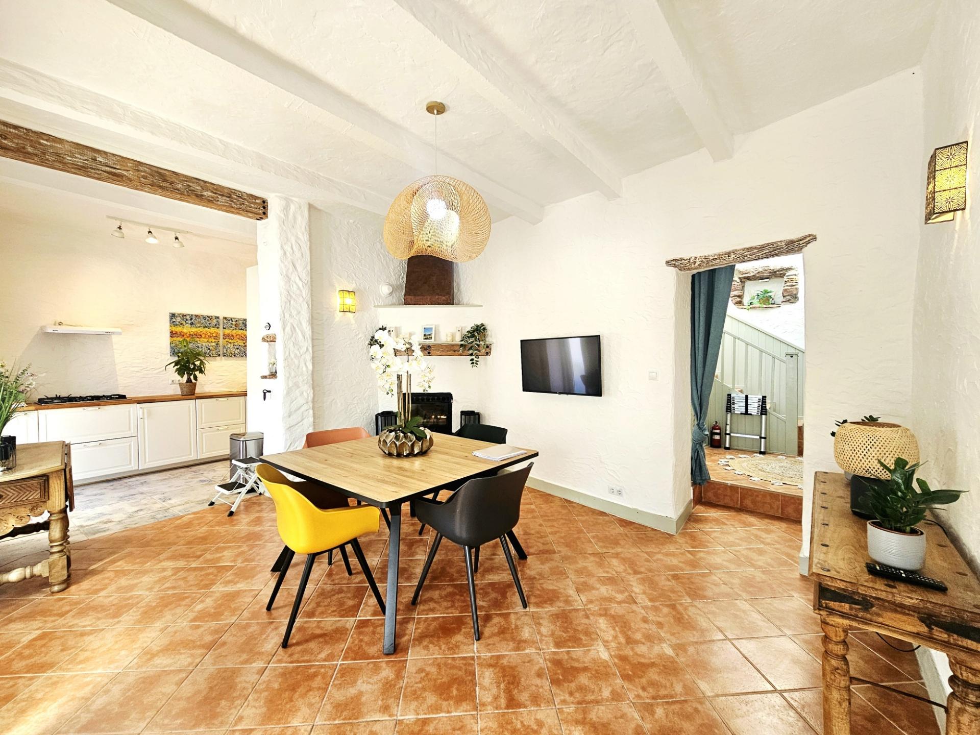 EXCLUSIVIDADE

Moradia renovada com 2 quartos numa aldeia perto de Loulé