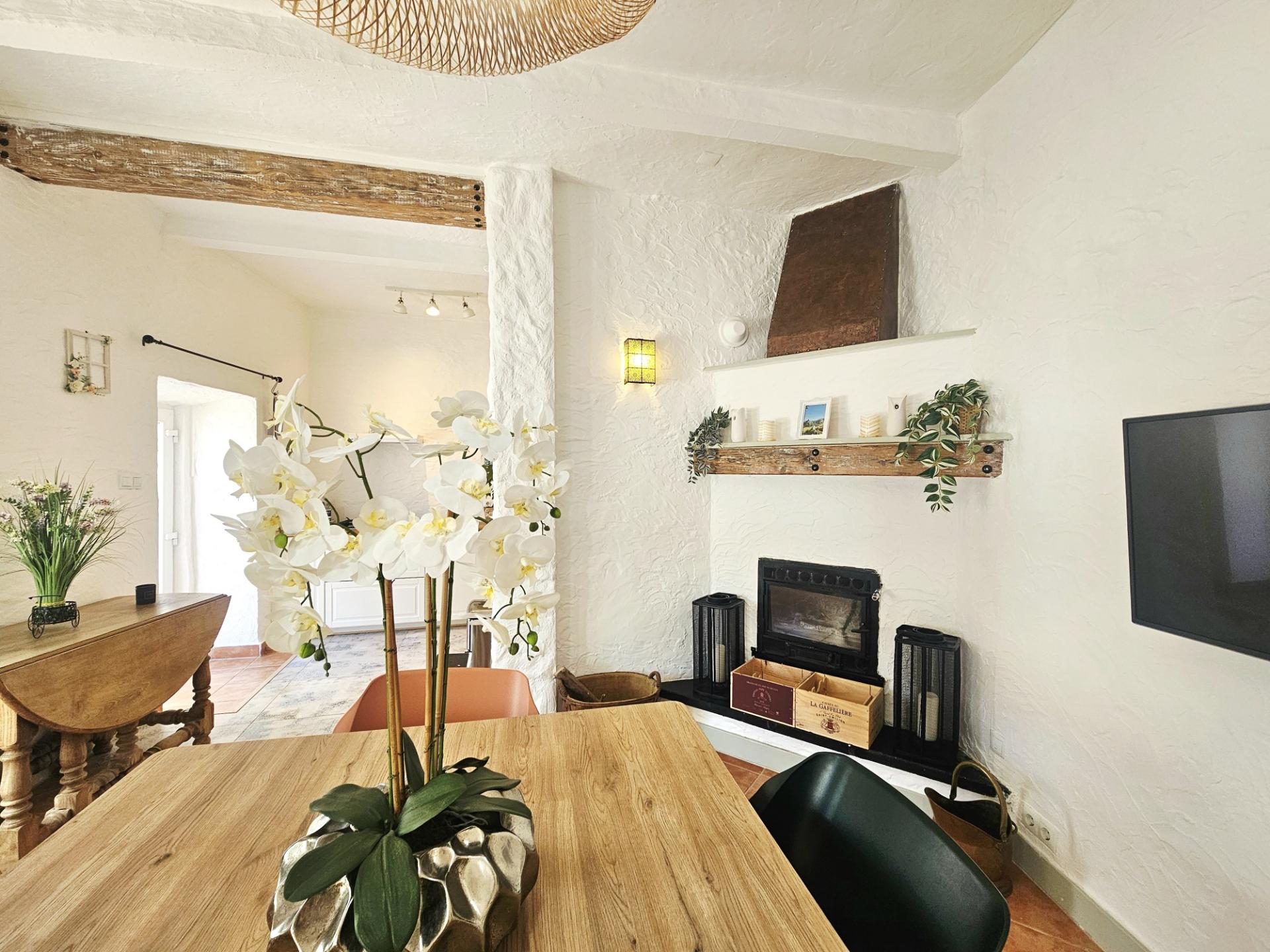 EXCLUSIVIDADE

Moradia renovada com 2 quartos numa aldeia perto de Loulé