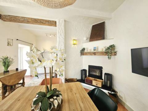 EXCLUSIVIDADE

Moradia renovada com 2 quartos numa aldeia perto de Loulé