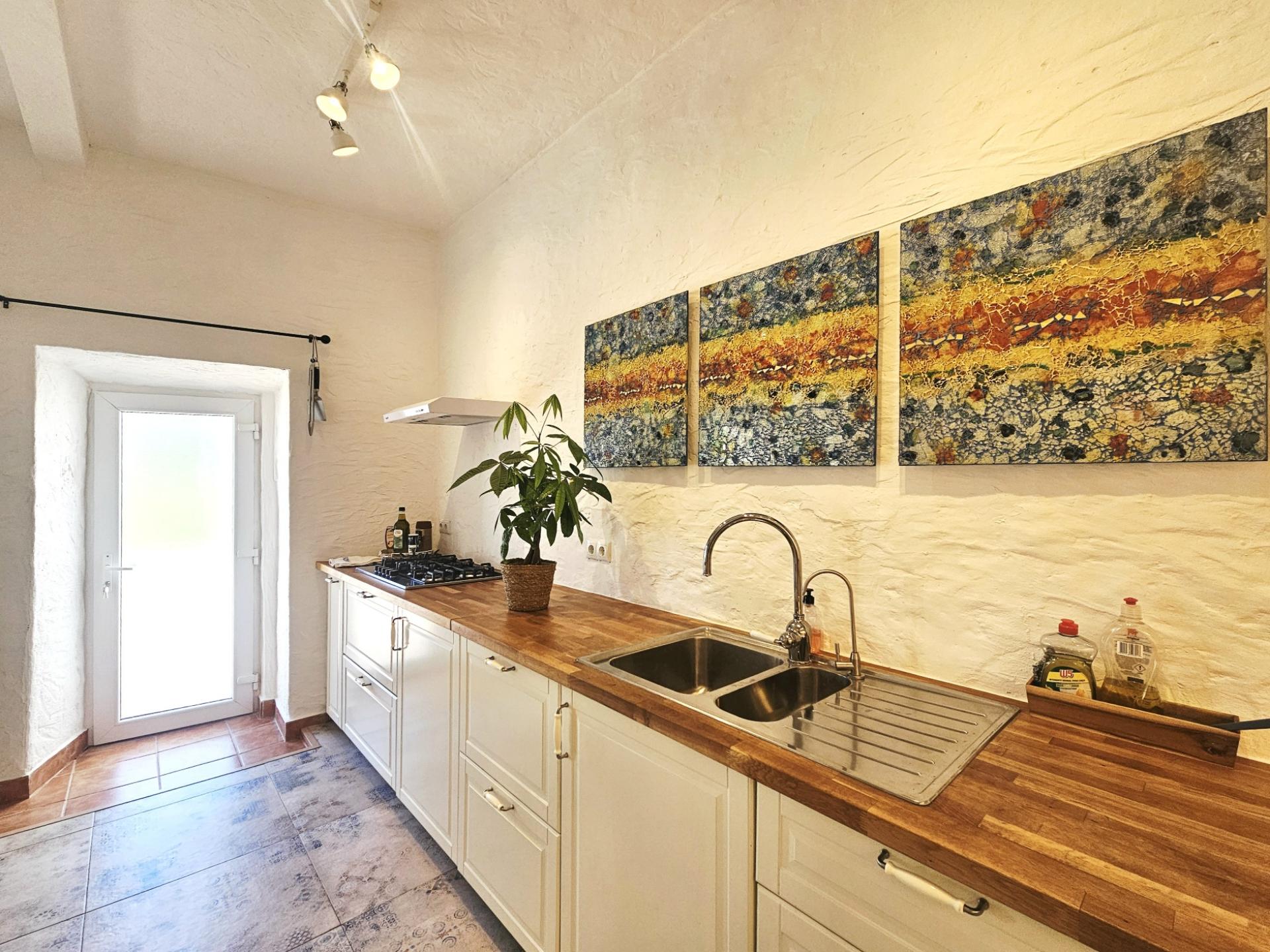 EXCLUSIVIDADE

Moradia renovada com 2 quartos numa aldeia perto de Loulé