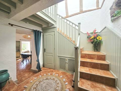 EXCLUSIVIDADE

Moradia renovada com 2 quartos numa aldeia perto de Loulé