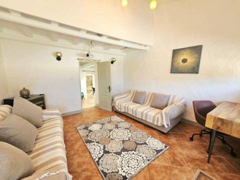 EXCLUSIVIDADE

Moradia renovada com 2 quartos numa aldeia perto de Loulé