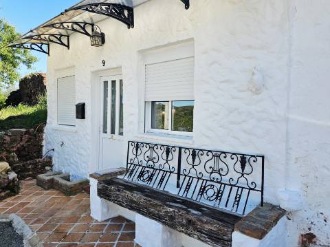 EXCLUSIVIDADE

Moradia renovada com 2 quartos numa aldeia perto de Loulé