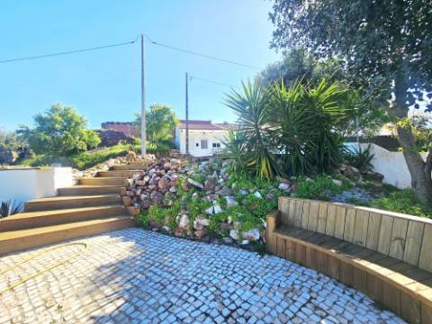 EXCLUSIVIDADE

Moradia renovada com 2 quartos numa aldeia perto de Loulé