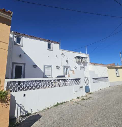 EXCLUSIVIDADE

Moradia renovada com 2 quartos numa aldeia perto de Loulé