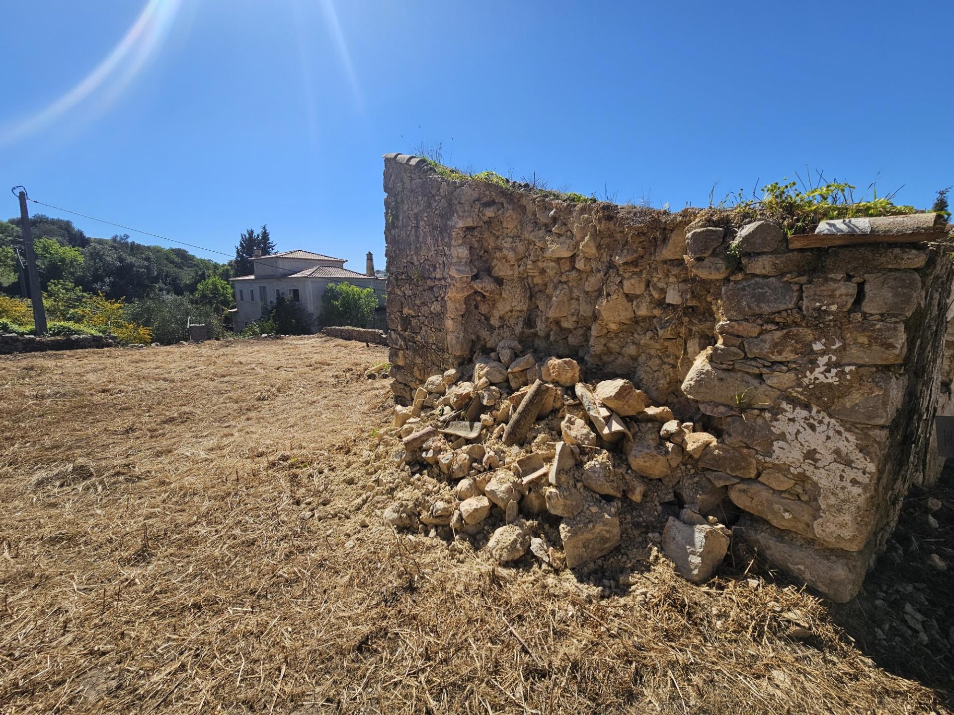 Terreno plano para construção com bons acessos