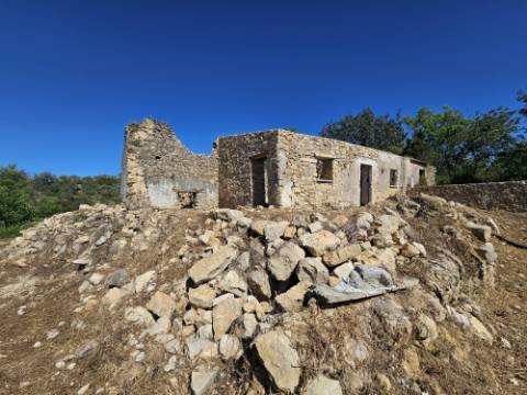 Terreno plano para construção com bons acessos
