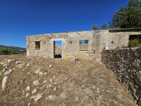 Terreno plano para construção com bons acessos