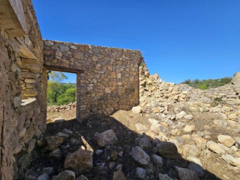 Terreno plano para construção com bons acessos