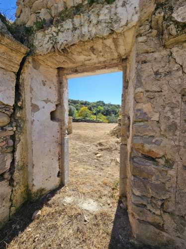 Terreno plano para construção com bons acessos