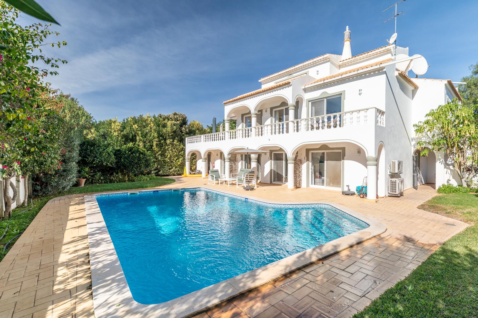 Elegante moradia V5 - Vista Campo e Mar