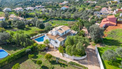 Elegante moradia V5 - Vista Campo e Mar