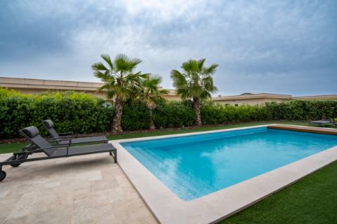EXCLUSIVIDADE

Moradia Térrea T3 de Luxo com Piscina Privada | Quinta de Faro, junto à Ria Formosa